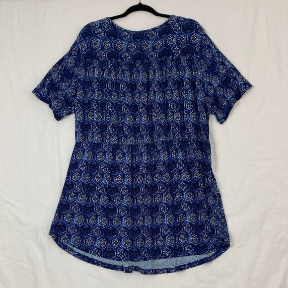 dC Jeans Shirred Long Top Blue Geometric Print Womens Size 2X - Picture 2 of 12